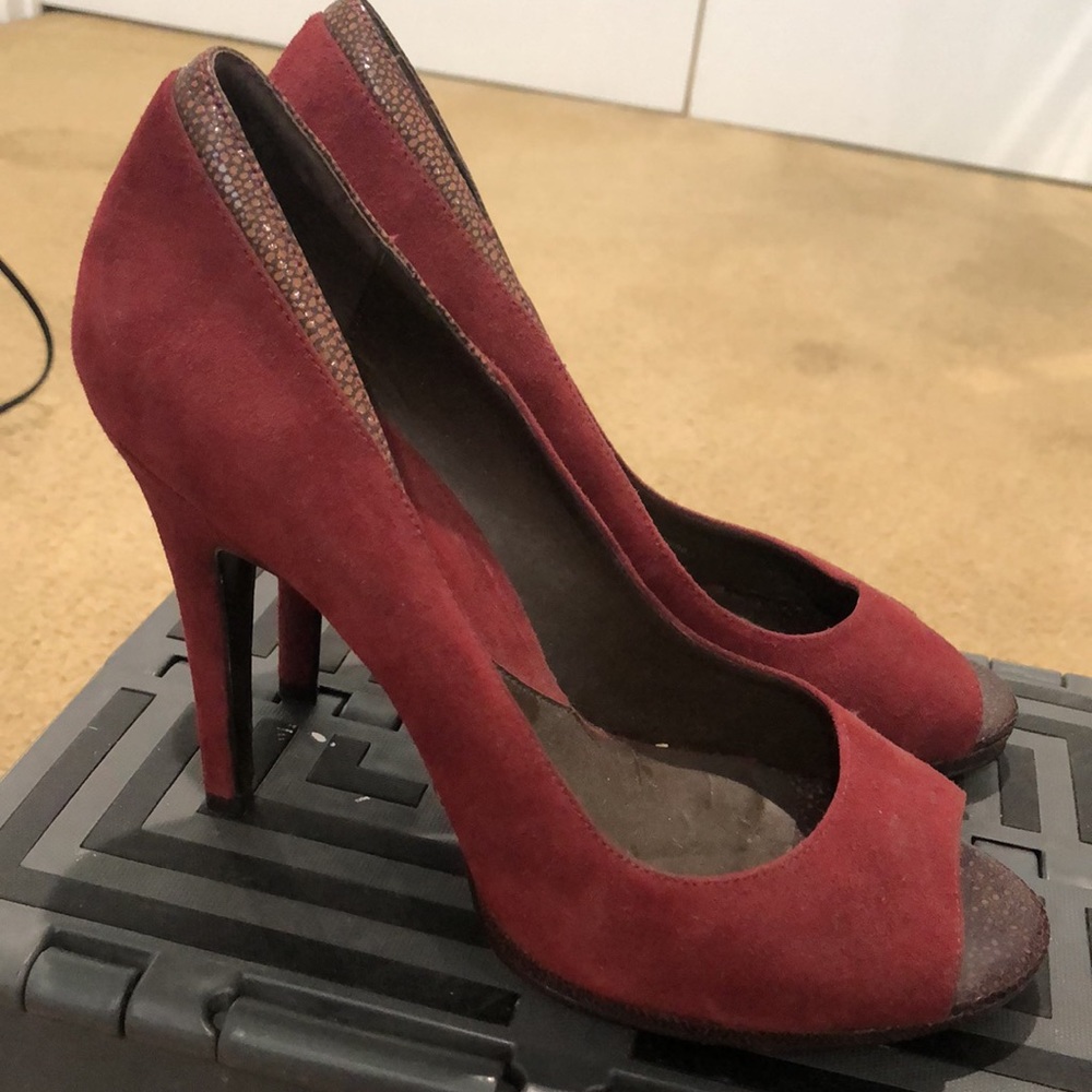 Shoes - Picture 4 of 9